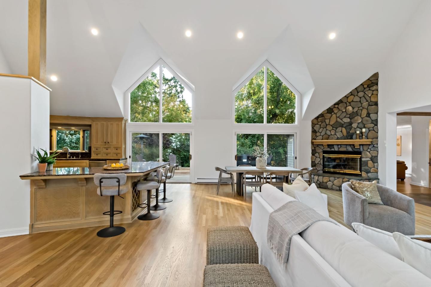 Detail Gallery Image 24 of 92 For 136 Finger Ave, Redwood City,  CA 94062 - 4 Beds | 3/1 Baths