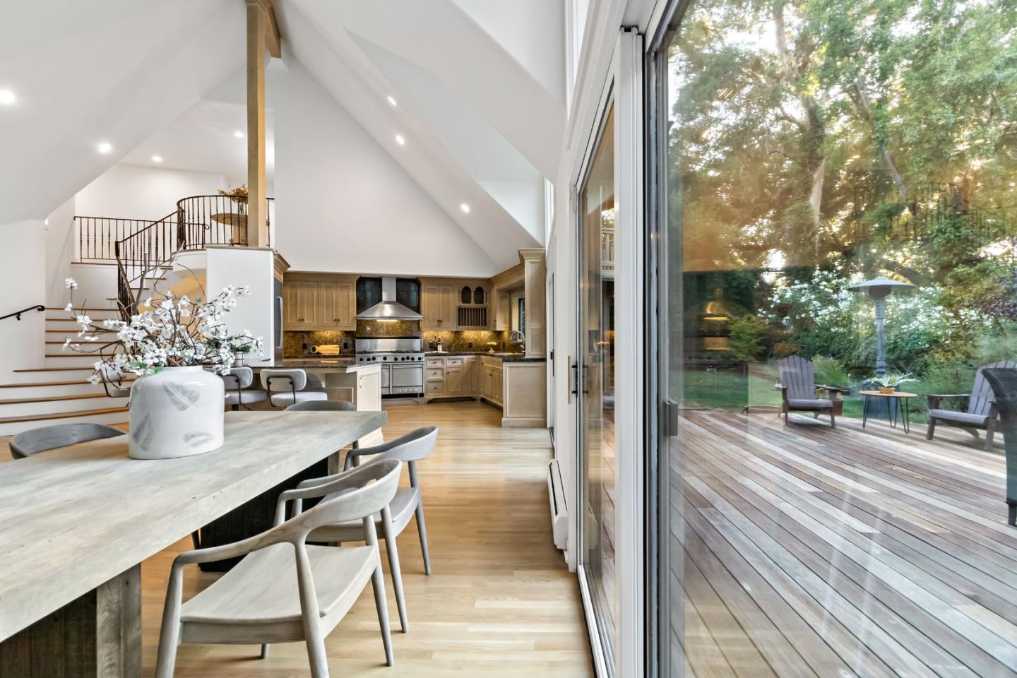 Detail Gallery Image 26 of 92 For 136 Finger Ave, Redwood City,  CA 94062 - 4 Beds | 3/1 Baths