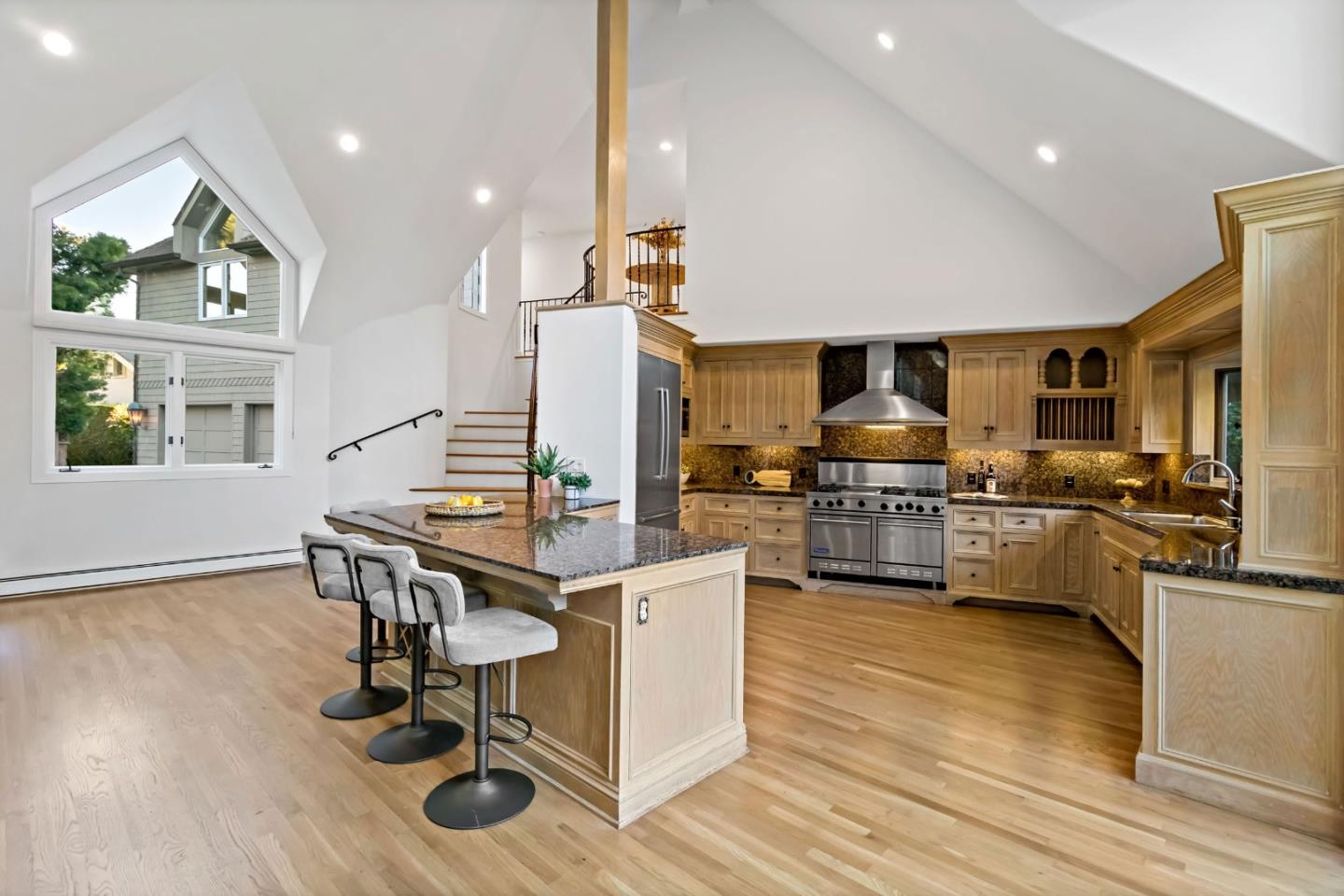 Detail Gallery Image 27 of 92 For 136 Finger Ave, Redwood City,  CA 94062 - 4 Beds | 3/1 Baths