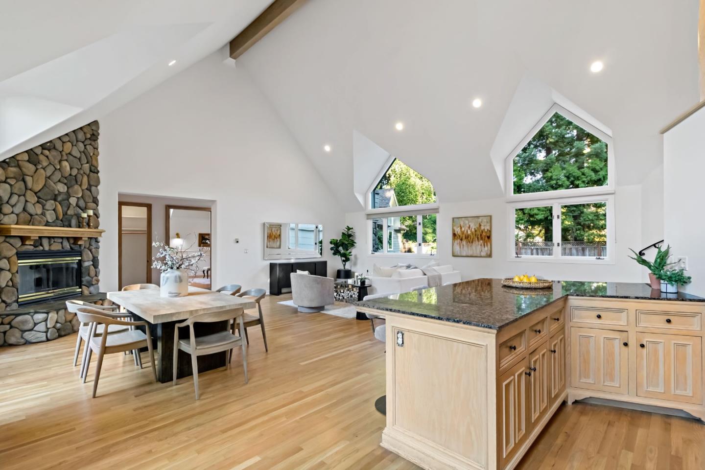Detail Gallery Image 28 of 92 For 136 Finger Ave, Redwood City,  CA 94062 - 4 Beds | 3/1 Baths