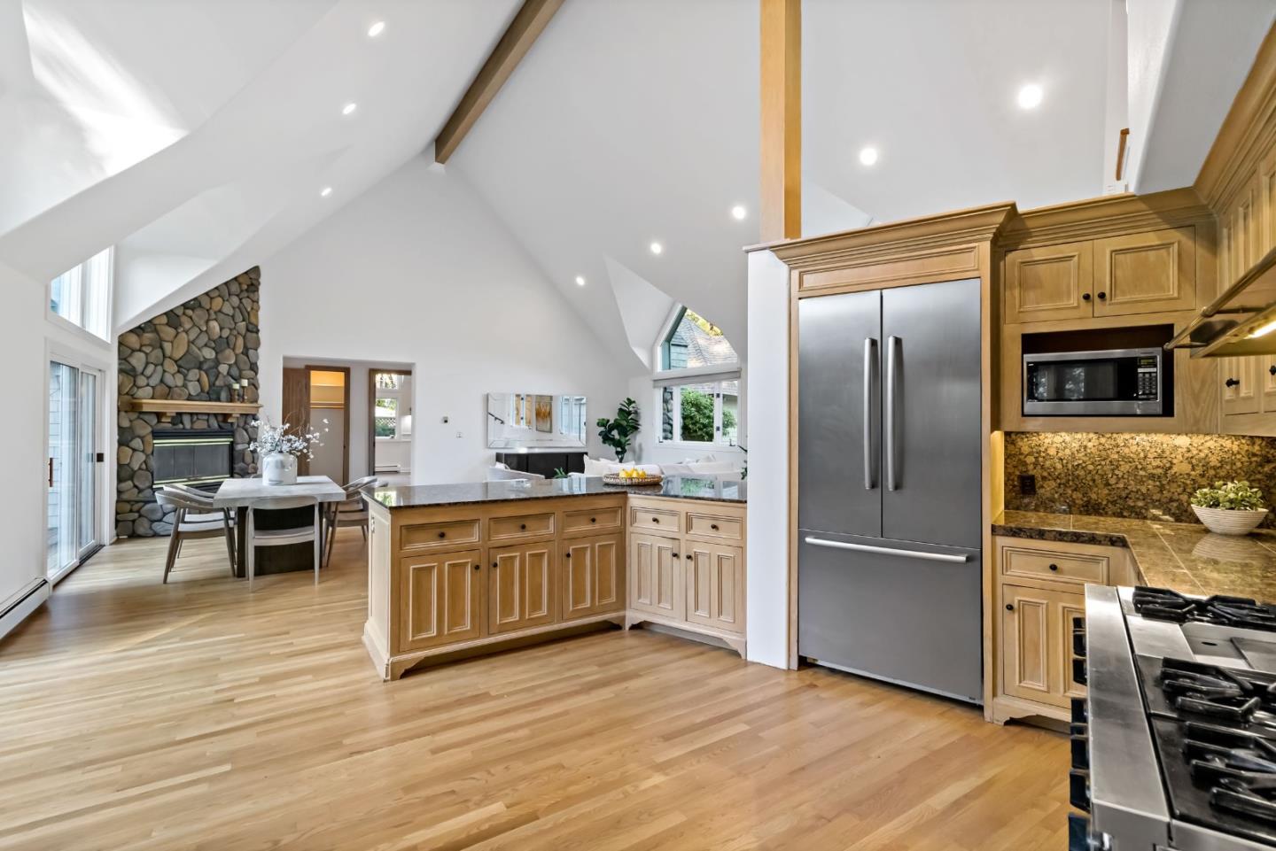 Detail Gallery Image 29 of 92 For 136 Finger Ave, Redwood City,  CA 94062 - 4 Beds | 3/1 Baths