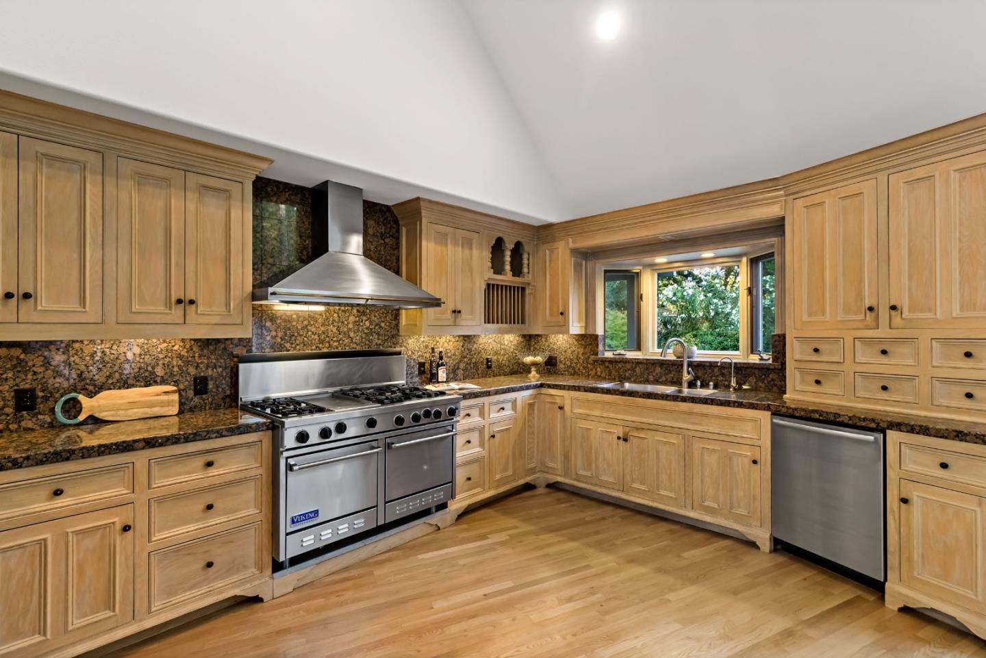 Detail Gallery Image 32 of 92 For 136 Finger Ave, Redwood City,  CA 94062 - 4 Beds | 3/1 Baths