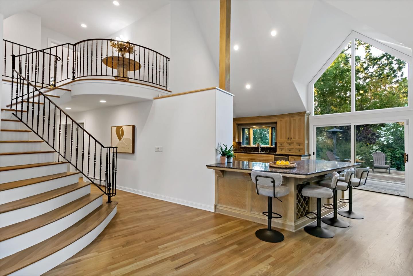 Detail Gallery Image 33 of 92 For 136 Finger Ave, Redwood City,  CA 94062 - 4 Beds | 3/1 Baths