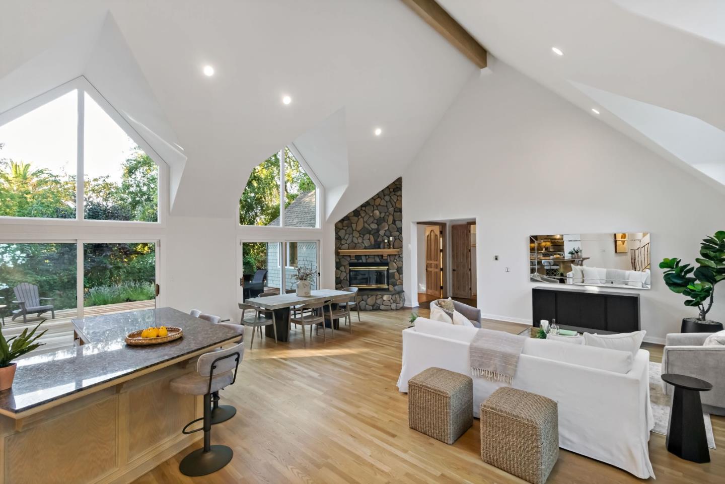 Detail Gallery Image 34 of 92 For 136 Finger Ave, Redwood City,  CA 94062 - 4 Beds | 3/1 Baths