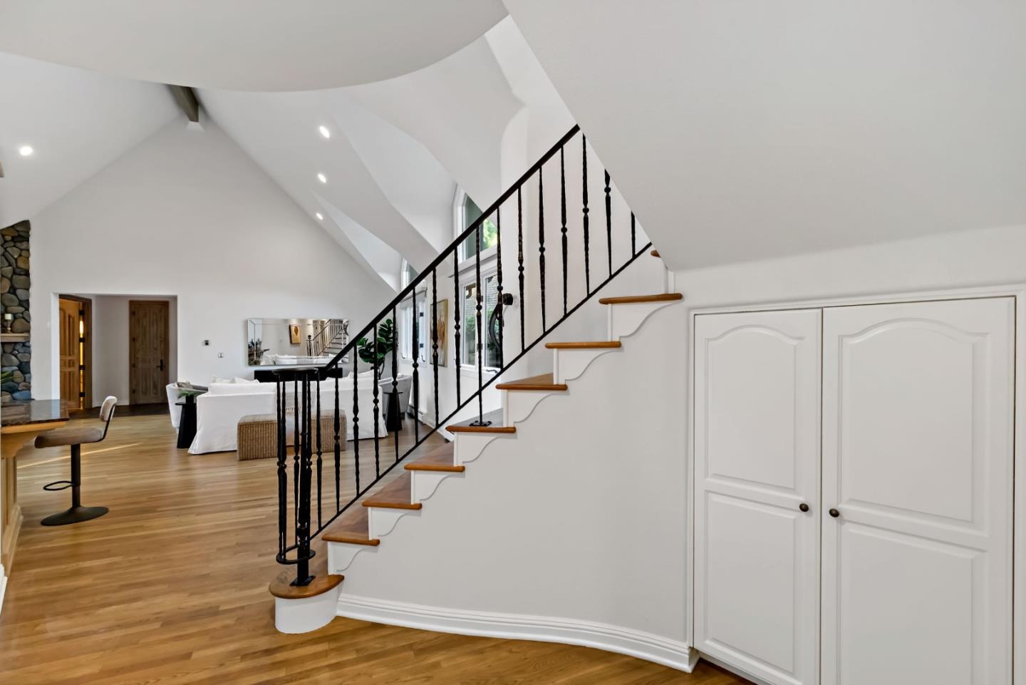 Detail Gallery Image 35 of 92 For 136 Finger Ave, Redwood City,  CA 94062 - 4 Beds | 3/1 Baths