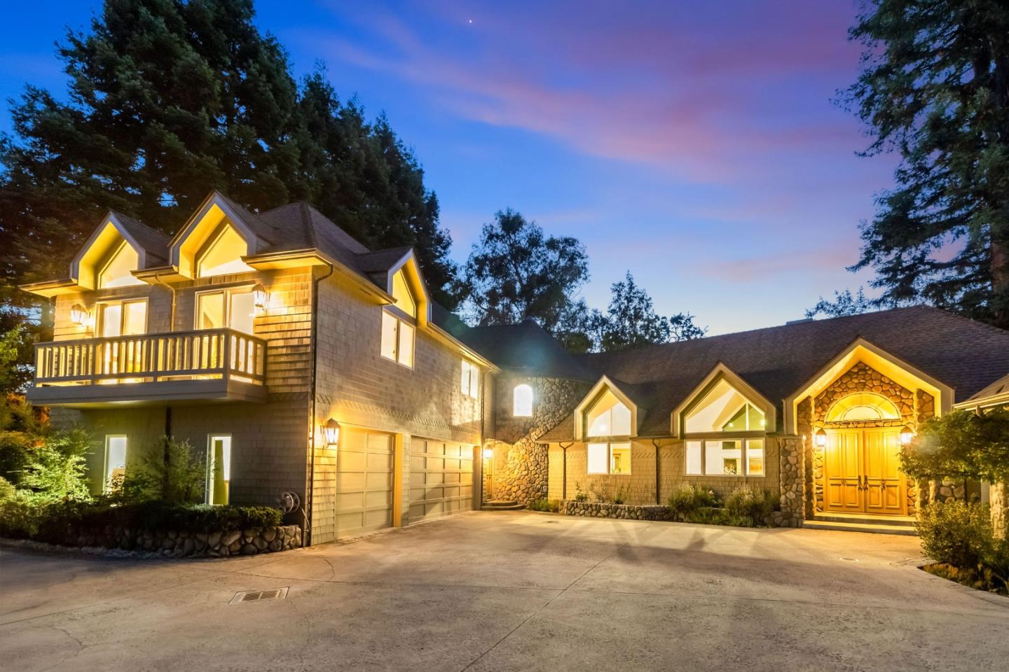 Detail Gallery Image 4 of 92 For 136 Finger Ave, Redwood City,  CA 94062 - 4 Beds | 3/1 Baths