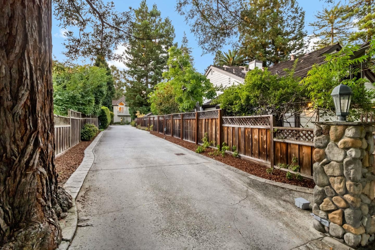 Detail Gallery Image 7 of 92 For 136 Finger Ave, Redwood City,  CA 94062 - 4 Beds | 3/1 Baths