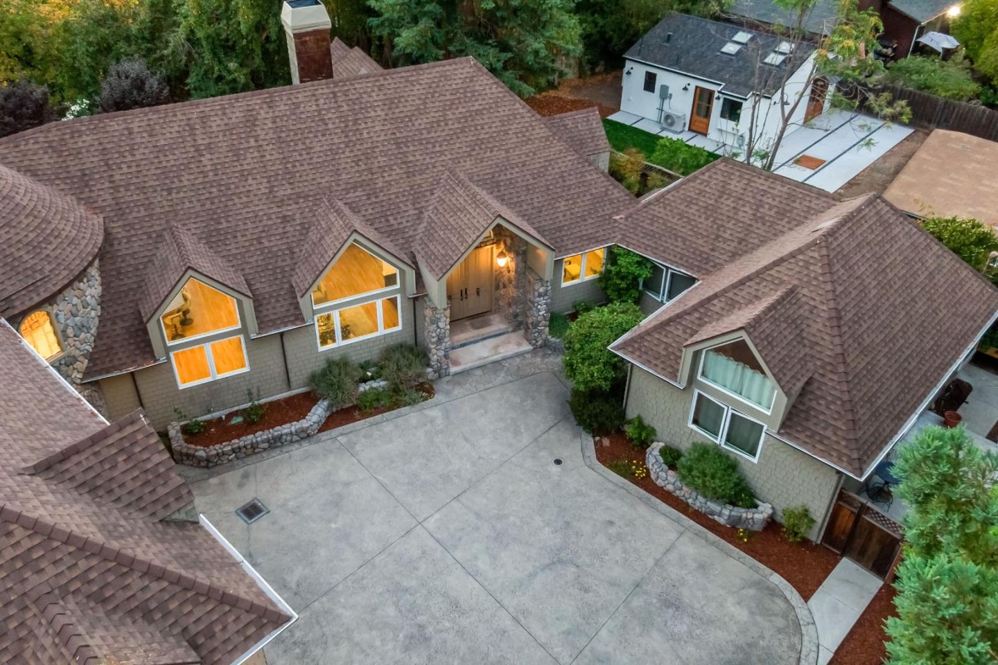 Detail Gallery Image 8 of 92 For 136 Finger Ave, Redwood City,  CA 94062 - 4 Beds | 3/1 Baths