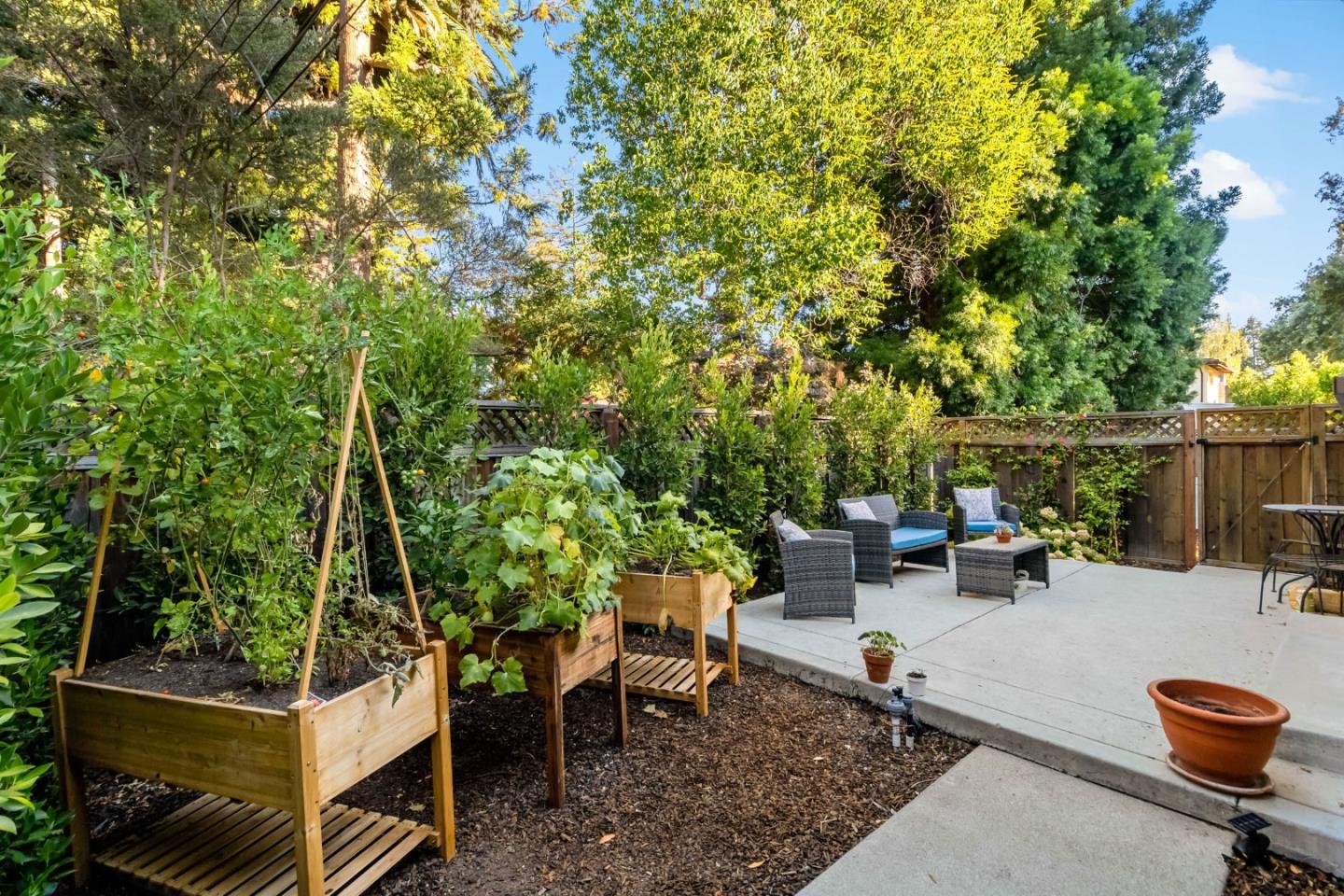Detail Gallery Image 86 of 92 For 136 Finger Ave, Redwood City,  CA 94062 - 4 Beds | 3/1 Baths