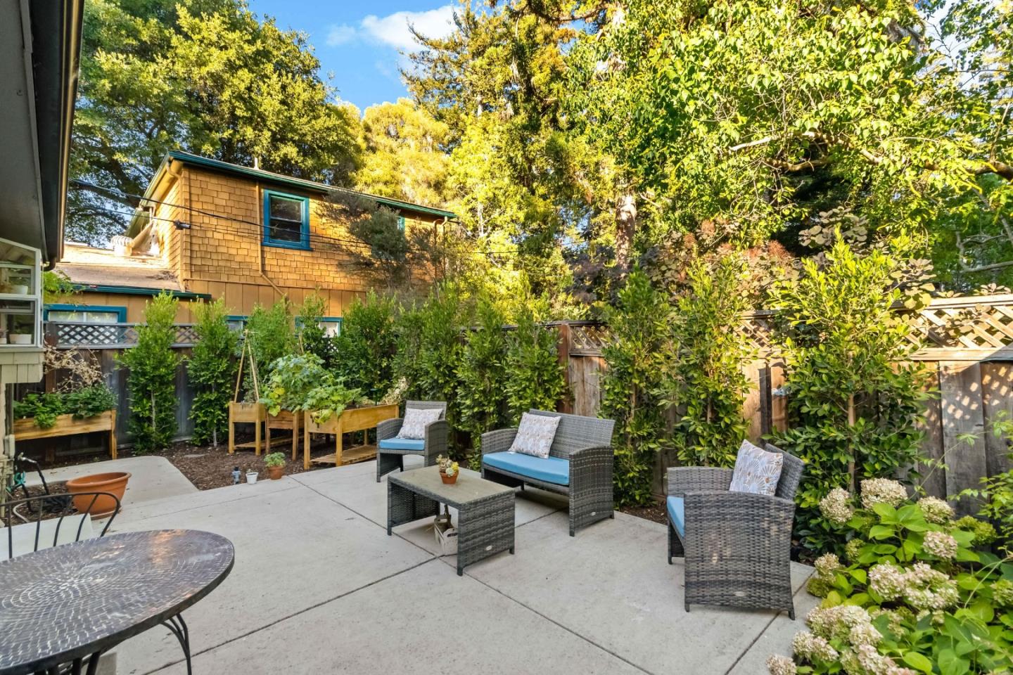 Detail Gallery Image 87 of 92 For 136 Finger Ave, Redwood City,  CA 94062 - 4 Beds | 3/1 Baths