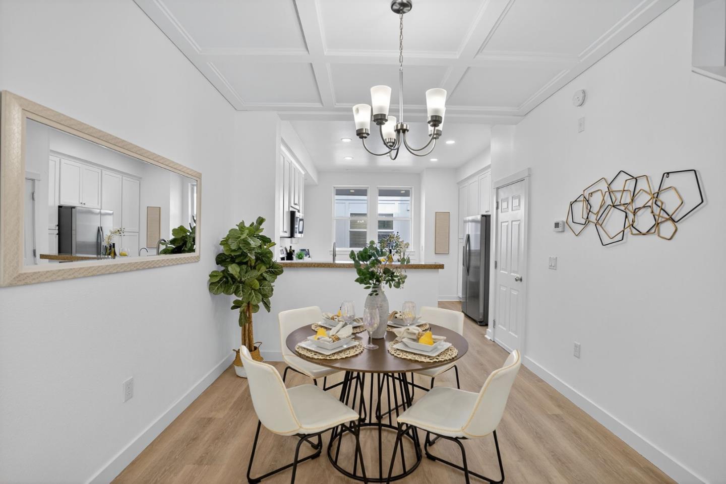 Detail Gallery Image 5 of 40 For 236 Grayson Ter, San Jose,  CA 95126 - 4 Beds | 2/1 Baths