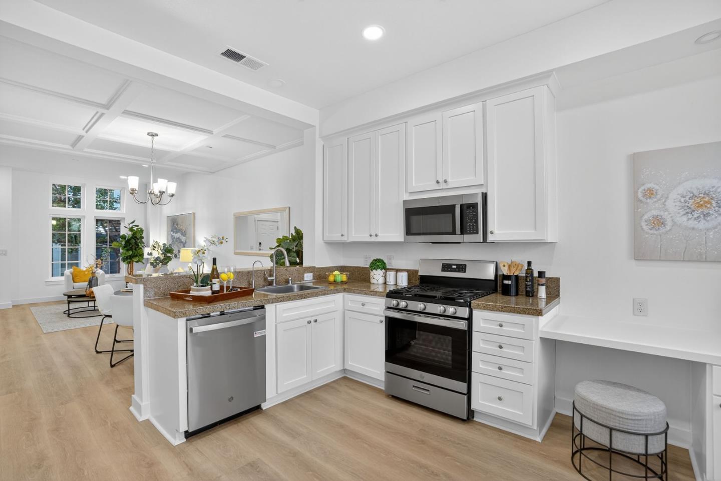 Detail Gallery Image 7 of 40 For 236 Grayson Ter, San Jose,  CA 95126 - 4 Beds | 2/1 Baths
