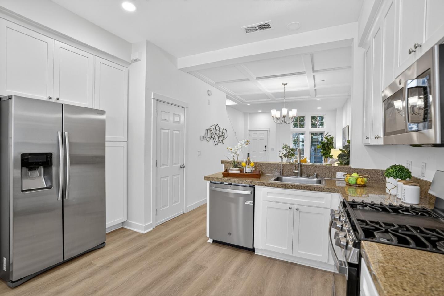 Detail Gallery Image 8 of 40 For 236 Grayson Ter, San Jose,  CA 95126 - 4 Beds | 2/1 Baths