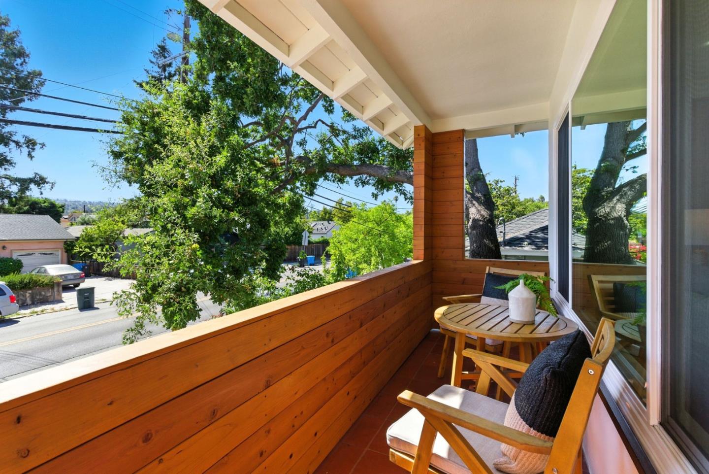 Detail Gallery Image 3 of 32 For 731 Valota Rd, Redwood City,  CA 94061 - 4 Beds | 3 Baths