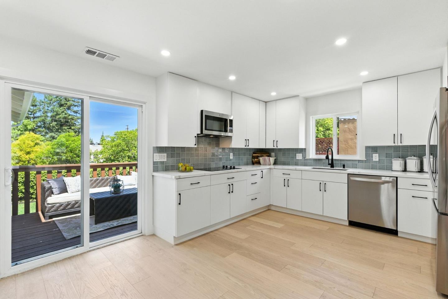 Detail Gallery Image 9 of 32 For 731 Valota Rd, Redwood City,  CA 94061 - 4 Beds | 3 Baths