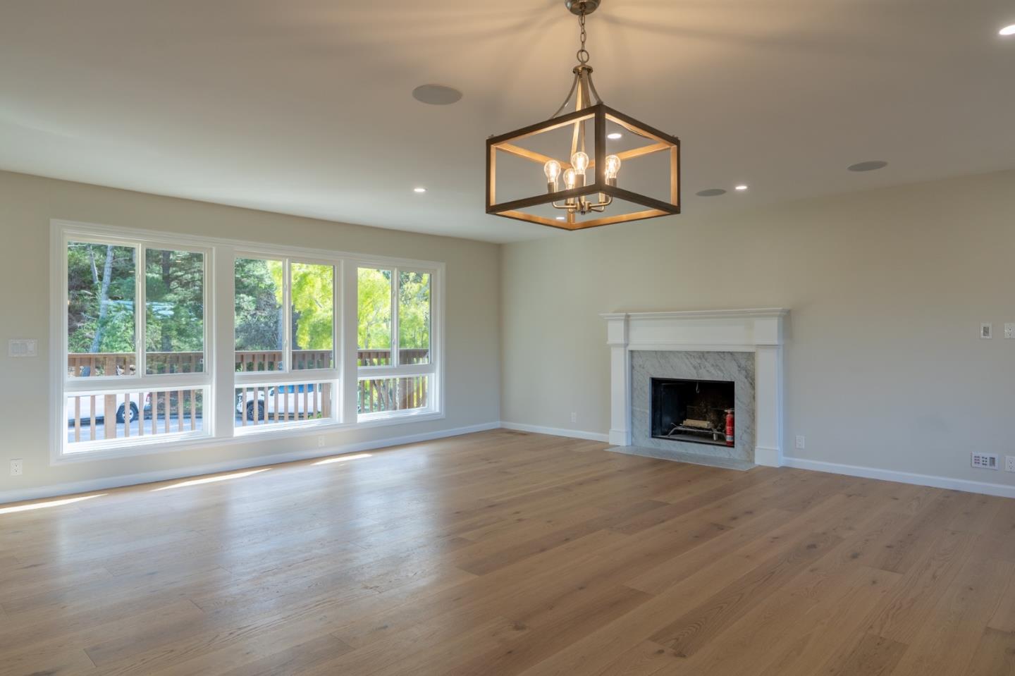 Detail Gallery Image 10 of 33 For 29 Barton Pl, Pacifica,  CA 94044 - 5 Beds | 3 Baths