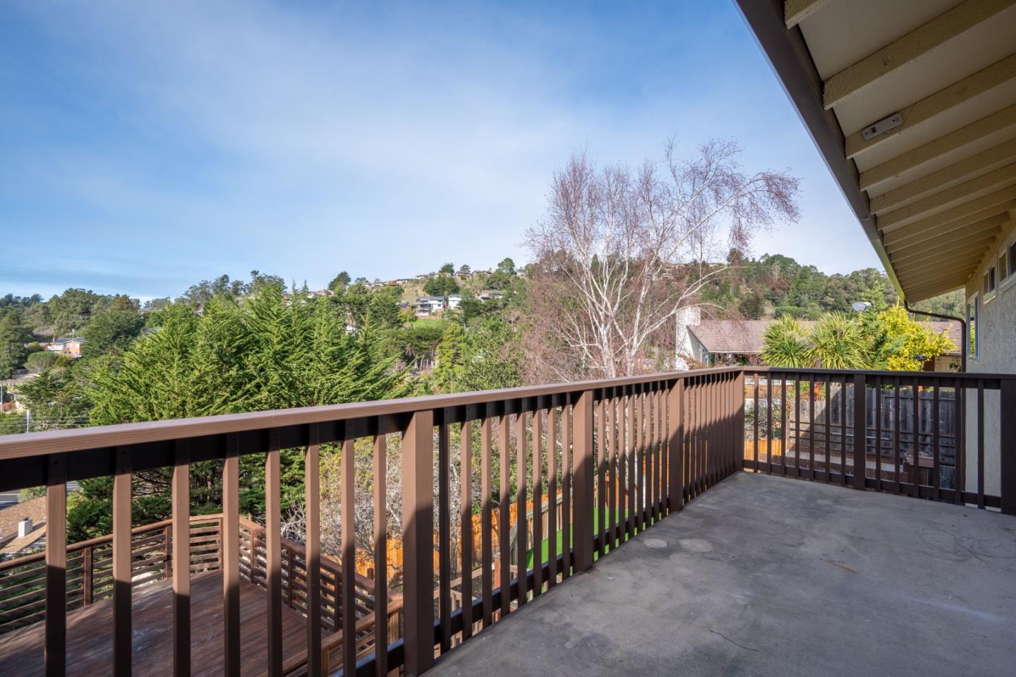Detail Gallery Image 14 of 33 For 29 Barton Pl, Pacifica,  CA 94044 - 5 Beds | 3 Baths