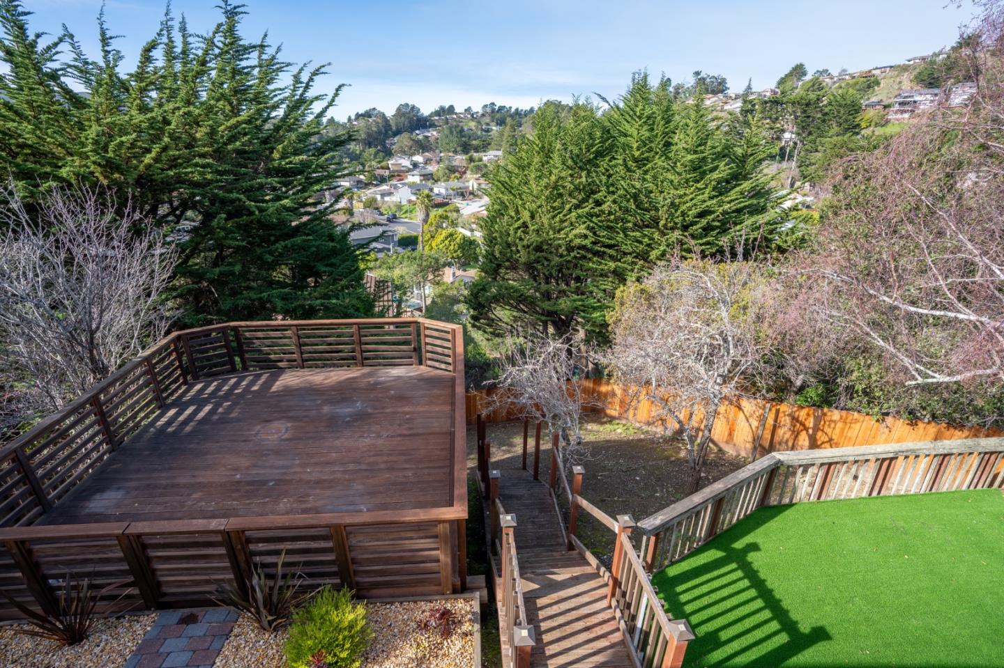 Detail Gallery Image 15 of 33 For 29 Barton Pl, Pacifica,  CA 94044 - 5 Beds | 3 Baths