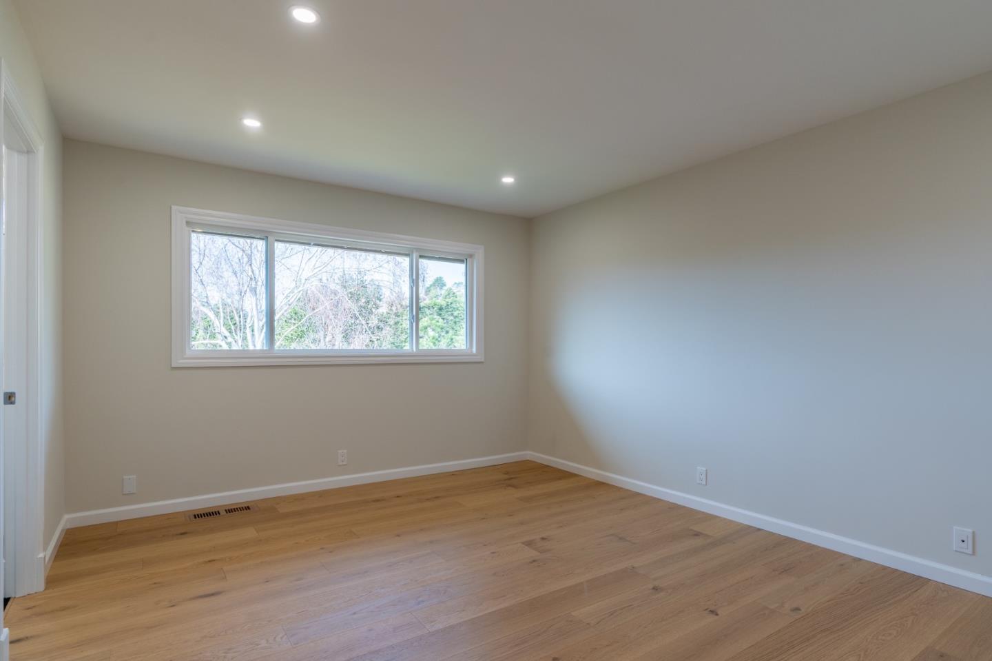 Detail Gallery Image 22 of 33 For 29 Barton Pl, Pacifica,  CA 94044 - 5 Beds | 3 Baths