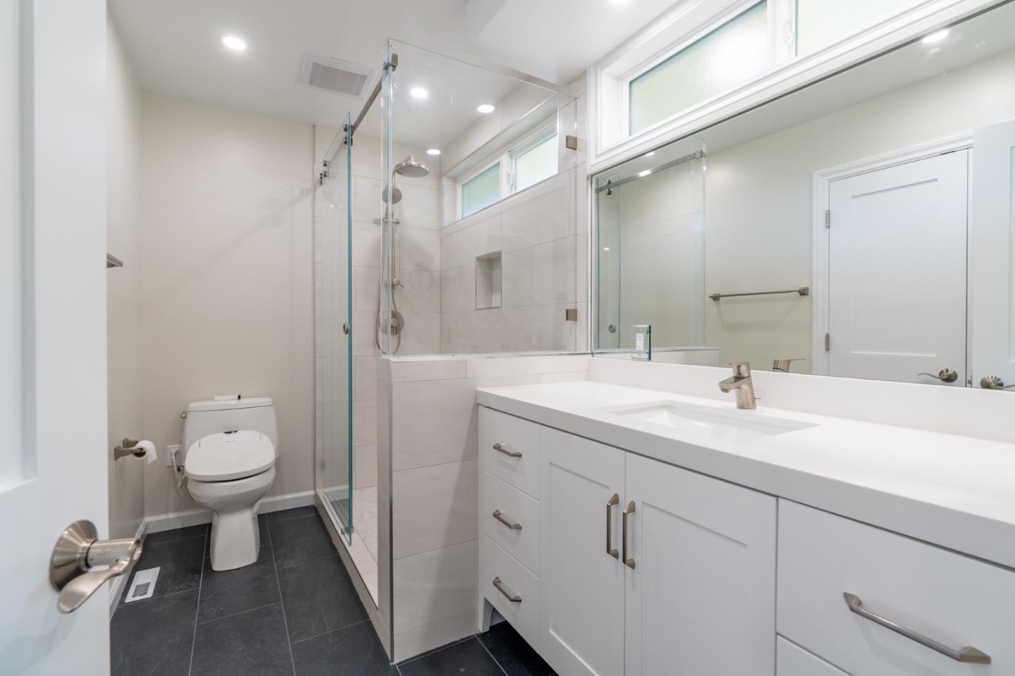 Detail Gallery Image 23 of 33 For 29 Barton Pl, Pacifica,  CA 94044 - 5 Beds | 3 Baths