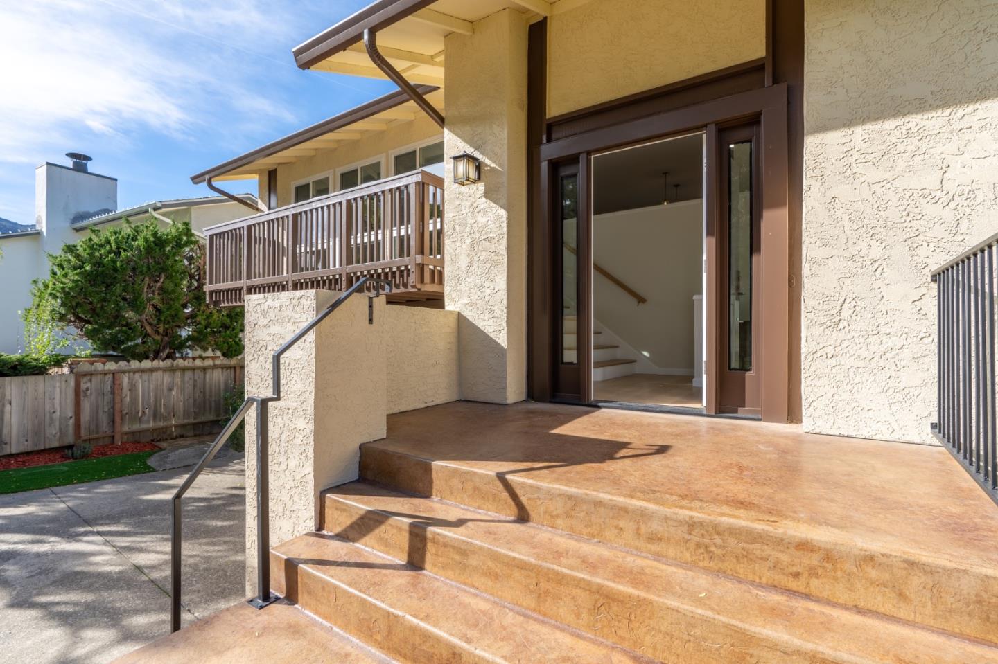 Detail Gallery Image 3 of 33 For 29 Barton Pl, Pacifica,  CA 94044 - 5 Beds | 3 Baths