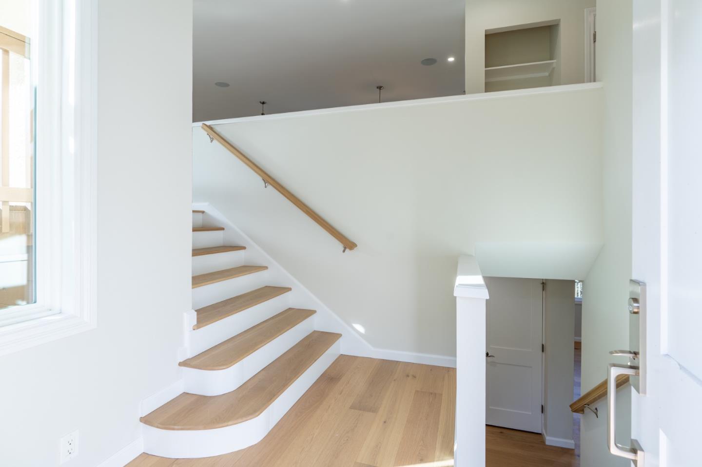 Detail Gallery Image 4 of 33 For 29 Barton Pl, Pacifica,  CA 94044 - 5 Beds | 3 Baths