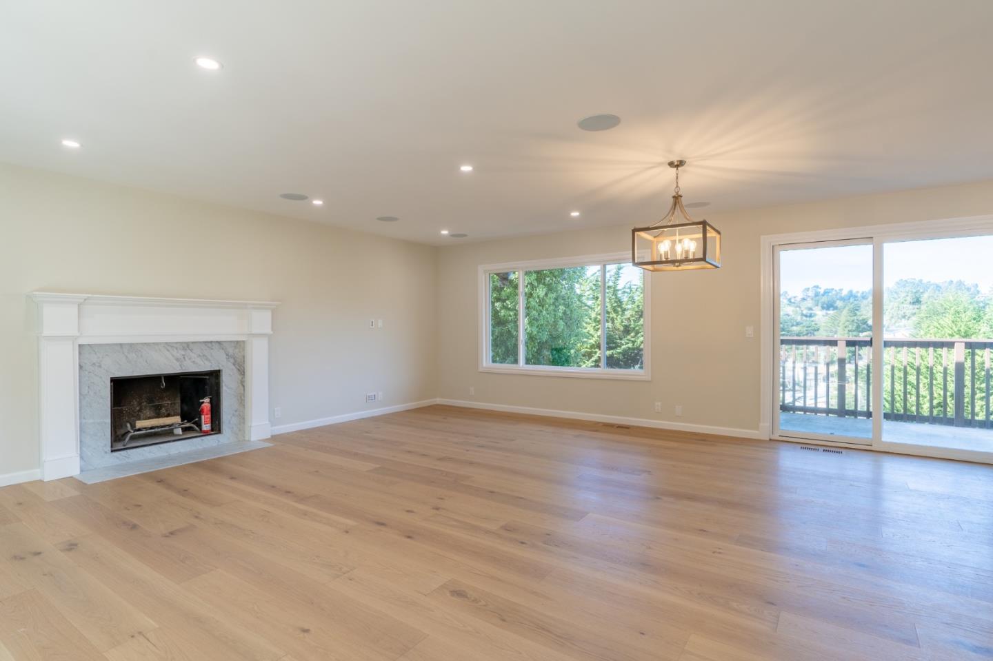 Detail Gallery Image 5 of 33 For 29 Barton Pl, Pacifica,  CA 94044 - 5 Beds | 3 Baths