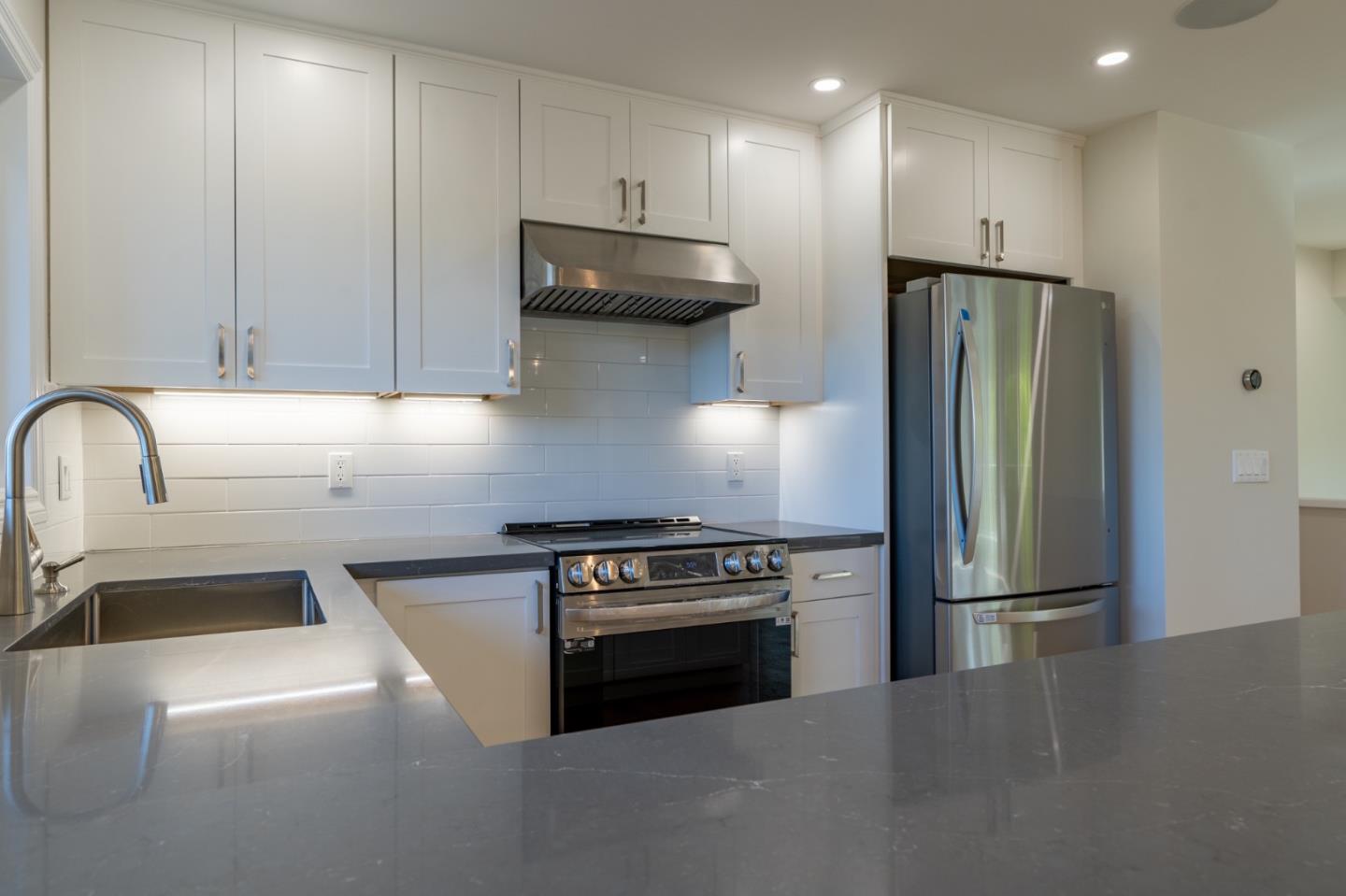 Detail Gallery Image 9 of 33 For 29 Barton Pl, Pacifica,  CA 94044 - 5 Beds | 3 Baths