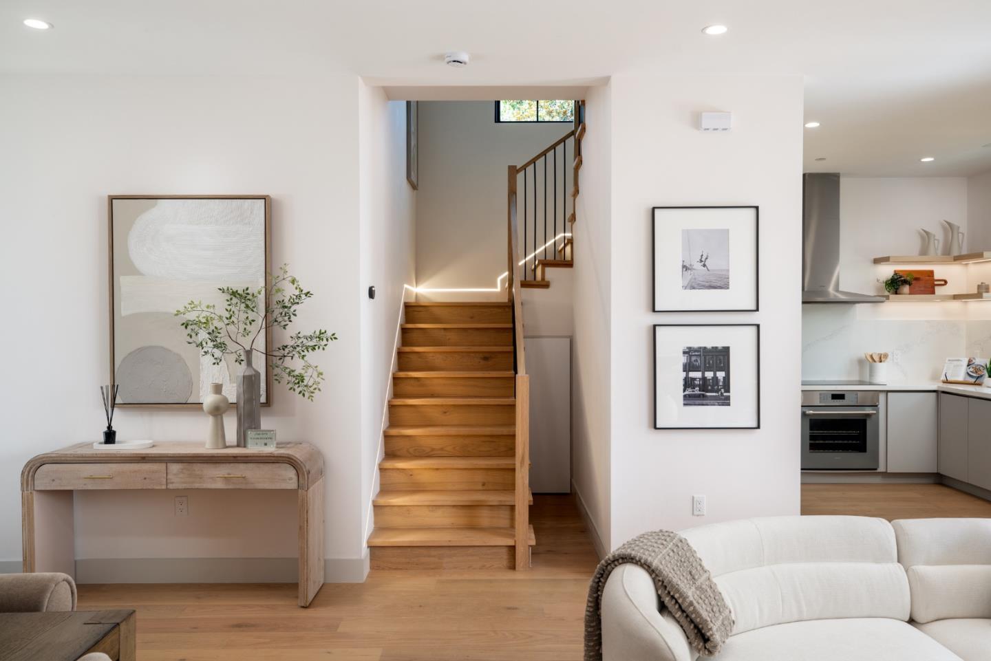 Detail Gallery Image 11 of 27 For 811 Bay Rd, Menlo Park,  CA 94025 - 4 Beds | 3 Baths