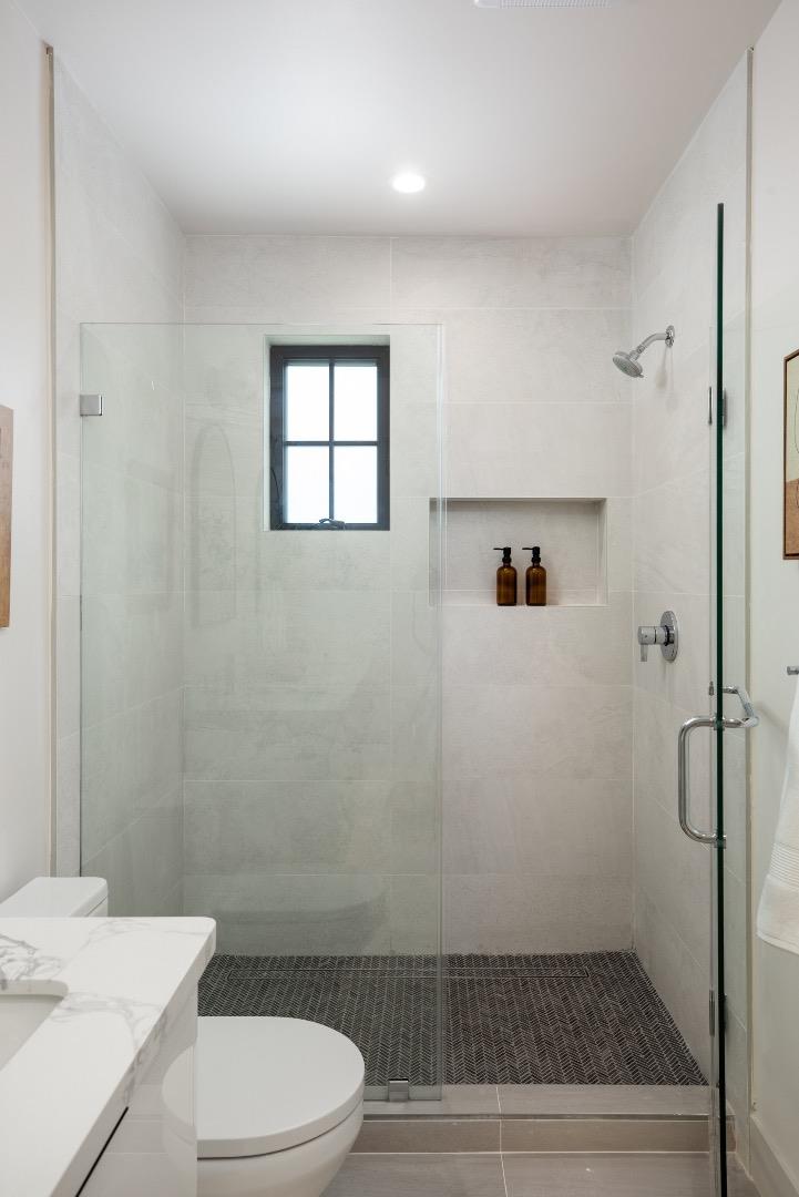 Detail Gallery Image 16 of 27 For 811 Bay Rd, Menlo Park,  CA 94025 - 4 Beds | 3 Baths