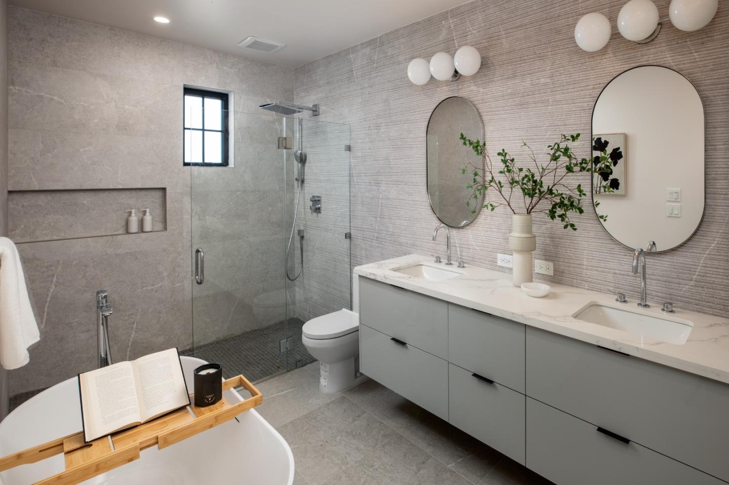 Detail Gallery Image 19 of 27 For 811 Bay Rd, Menlo Park,  CA 94025 - 4 Beds | 3 Baths
