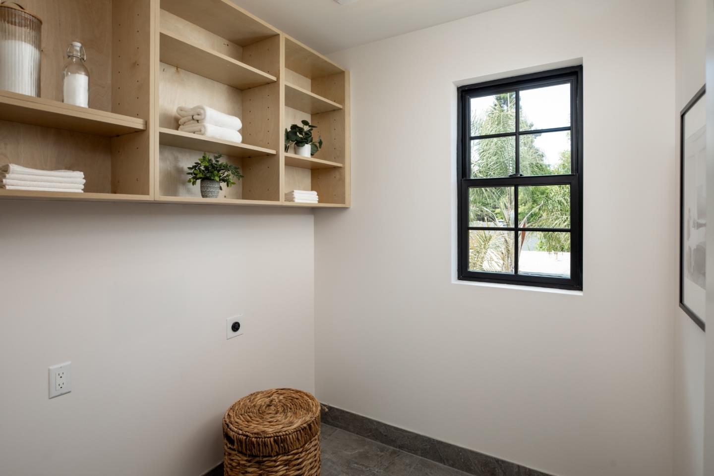 Detail Gallery Image 21 of 27 For 811 Bay Rd, Menlo Park,  CA 94025 - 4 Beds | 3 Baths