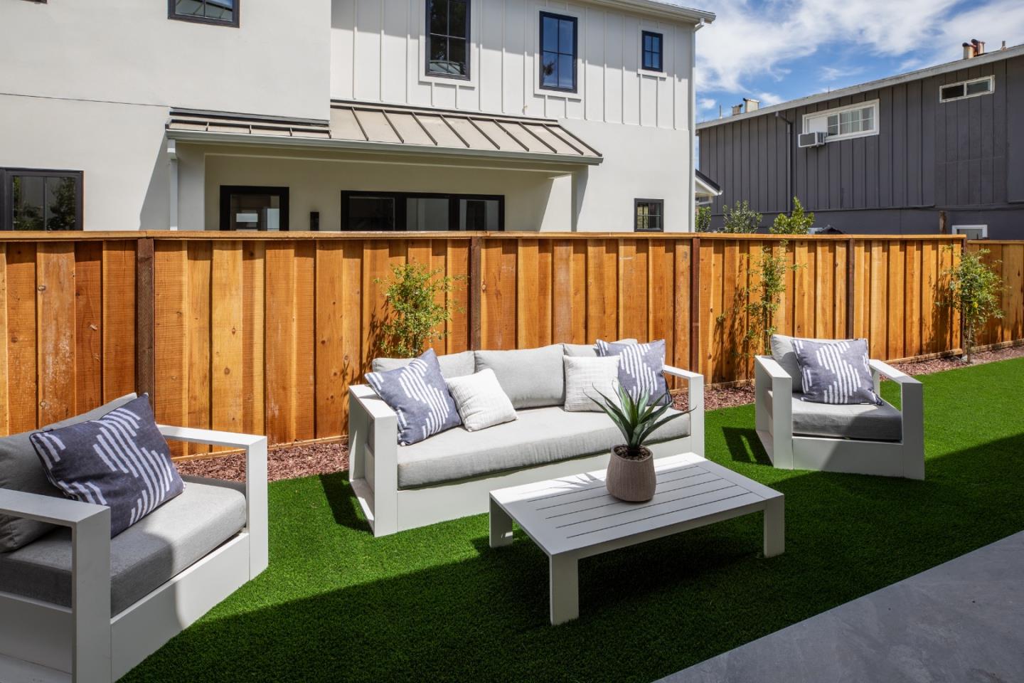 Detail Gallery Image 25 of 27 For 811 Bay Rd, Menlo Park,  CA 94025 - 4 Beds | 3 Baths