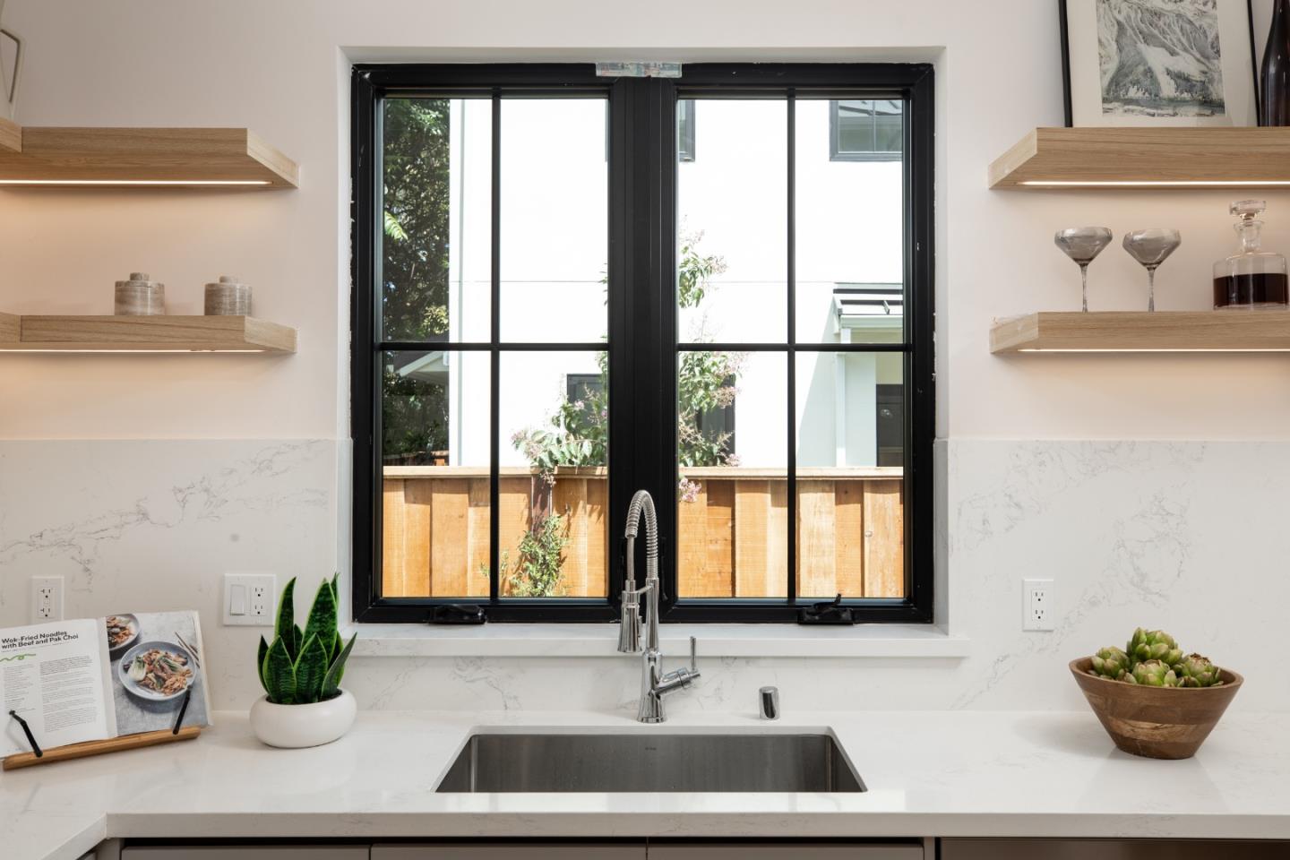 Detail Gallery Image 8 of 27 For 811 Bay Rd, Menlo Park,  CA 94025 - 4 Beds | 3 Baths
