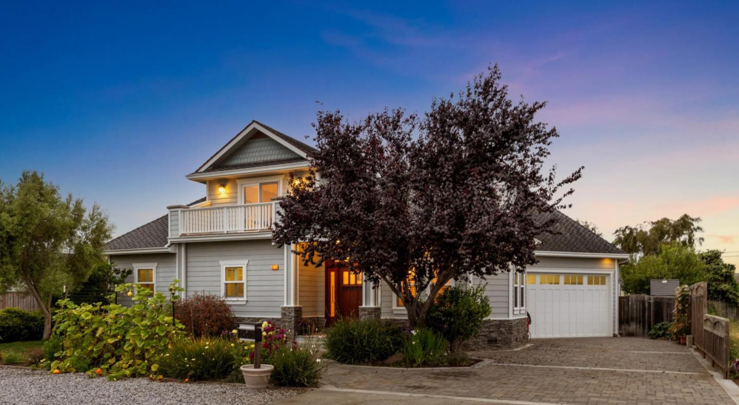 Detail Gallery Image 4 of 56 For 414 Belleville Blvd, Half Moon Bay,  CA 94019 - 3 Beds | 2/1 Baths