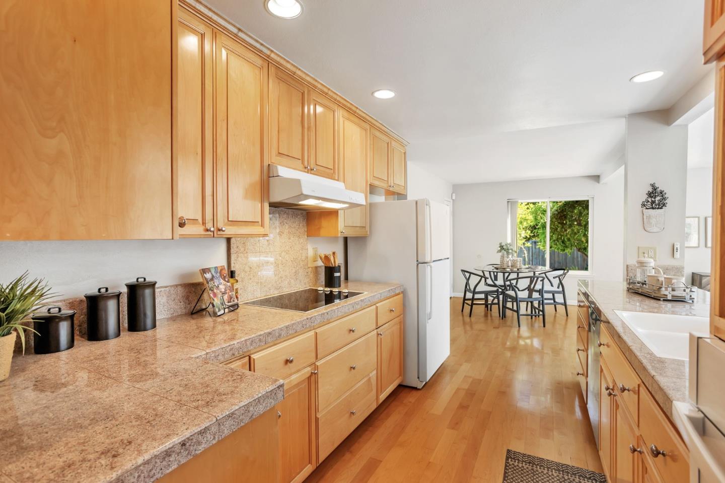 Detail Gallery Image 21 of 68 For 6357 Pismo Ct, San Jose,  CA 95123 - 4 Beds | 2/1 Baths