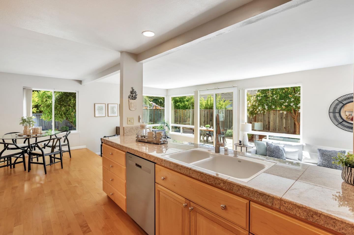 Detail Gallery Image 22 of 68 For 6357 Pismo Ct, San Jose,  CA 95123 - 4 Beds | 2/1 Baths
