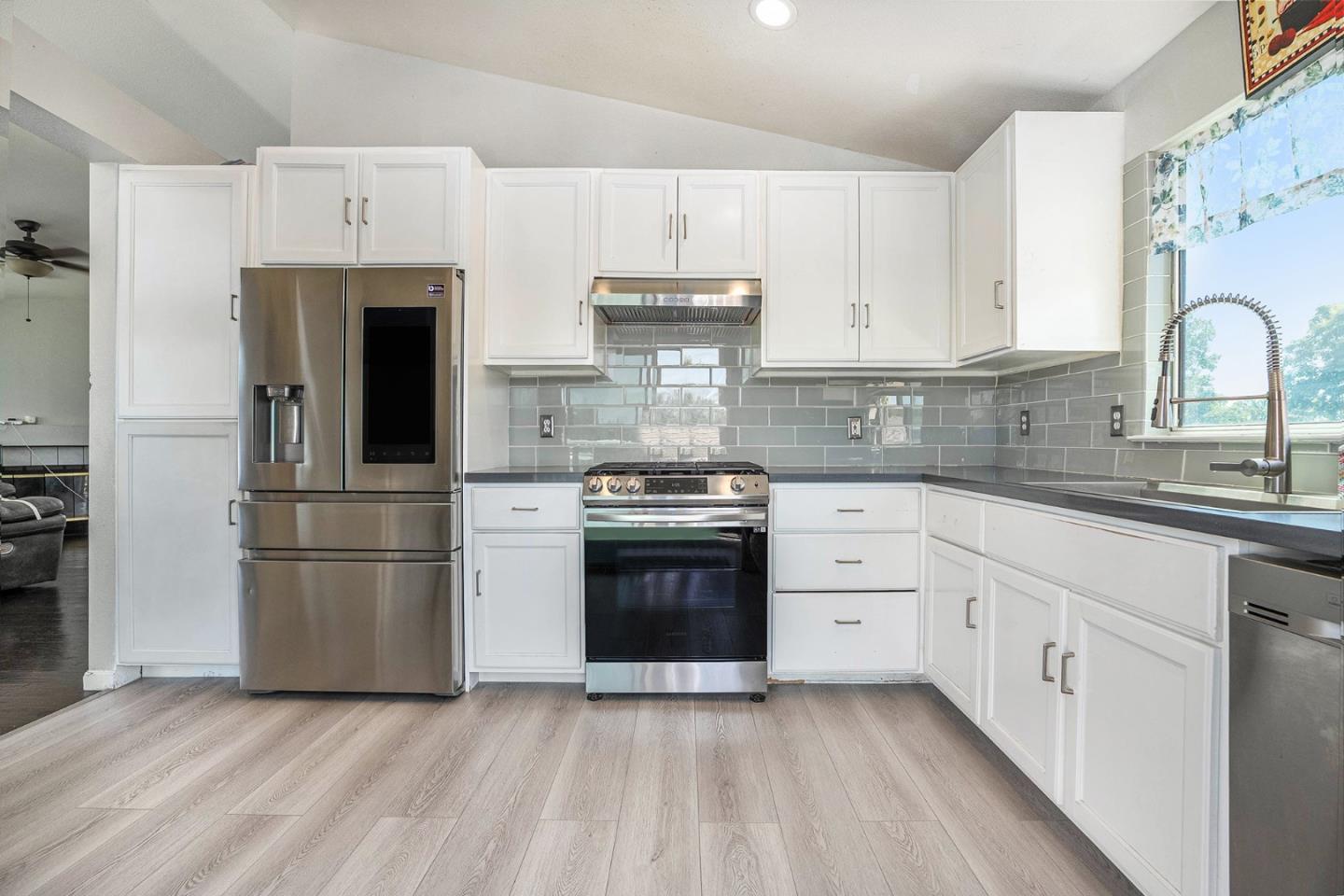 Detail Gallery Image 12 of 31 For 4705 Cayman Ct, Stockton,  CA 95210 - 4 Beds | 2/1 Baths