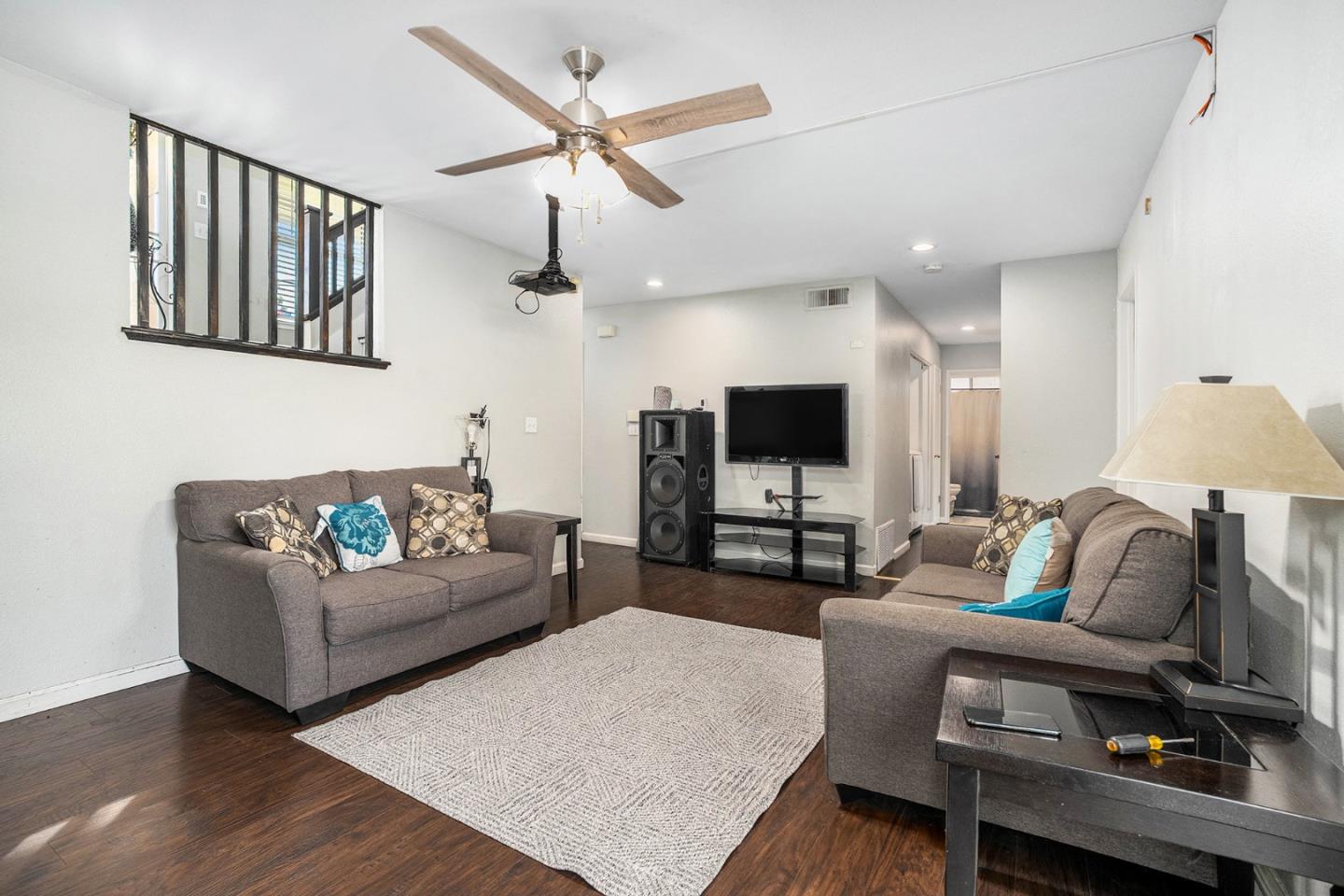 Detail Gallery Image 19 of 31 For 4705 Cayman Ct, Stockton,  CA 95210 - 4 Beds | 2/1 Baths