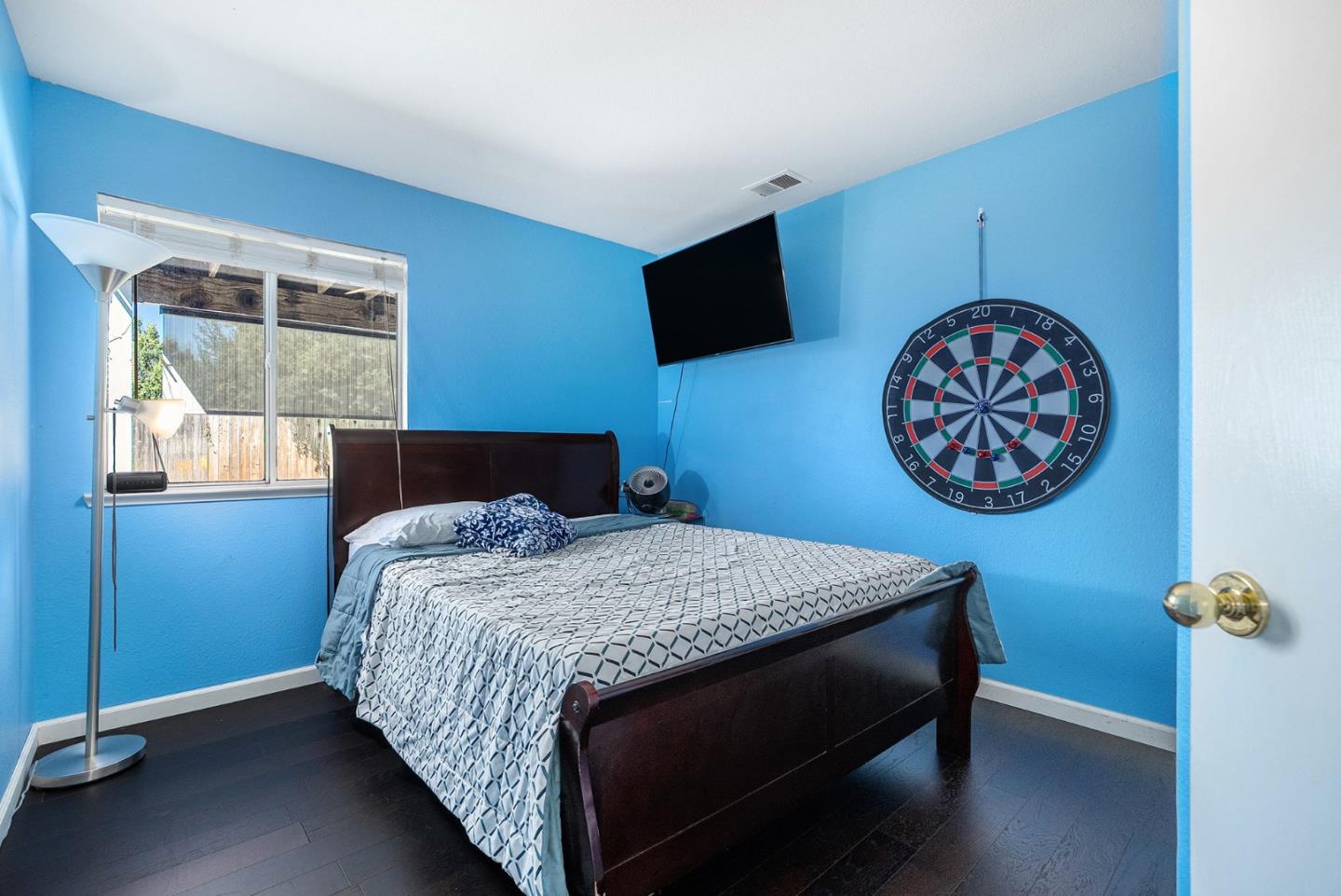 Detail Gallery Image 23 of 31 For 4705 Cayman Ct, Stockton,  CA 95210 - 4 Beds | 2/1 Baths