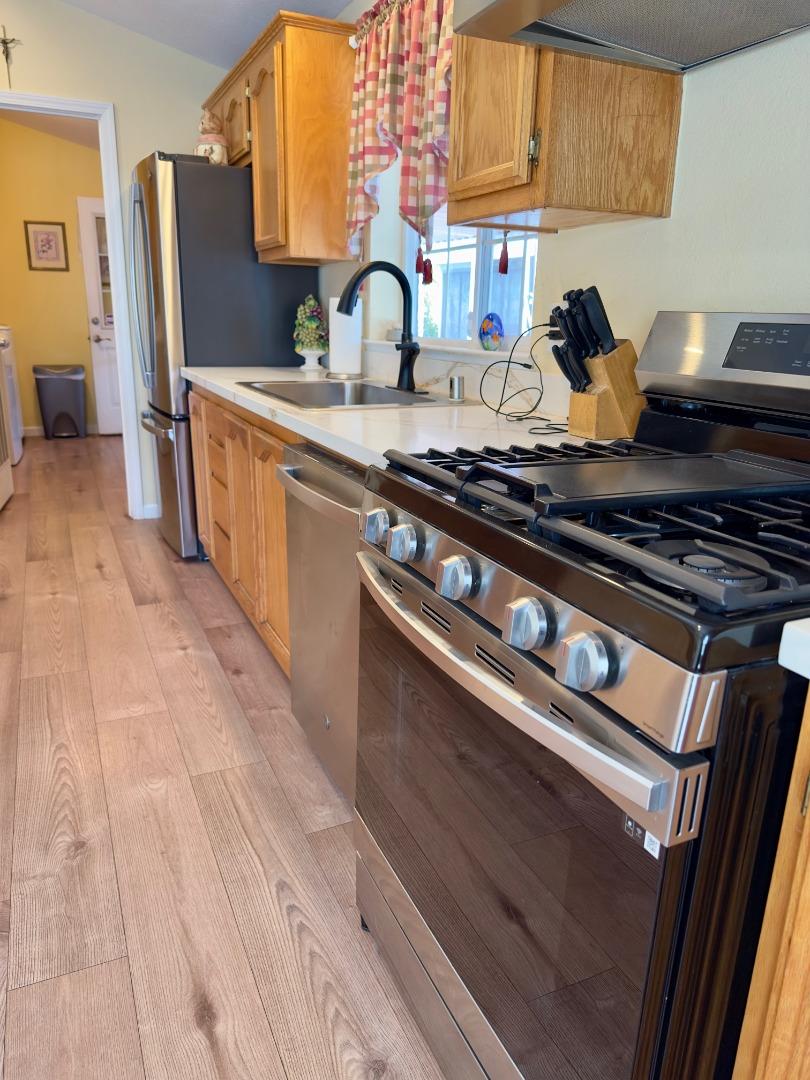 Detail Gallery Image 8 of 26 For 200 Ford Rd #180,  San Jose,  CA 95138 - 4 Beds | 2 Baths