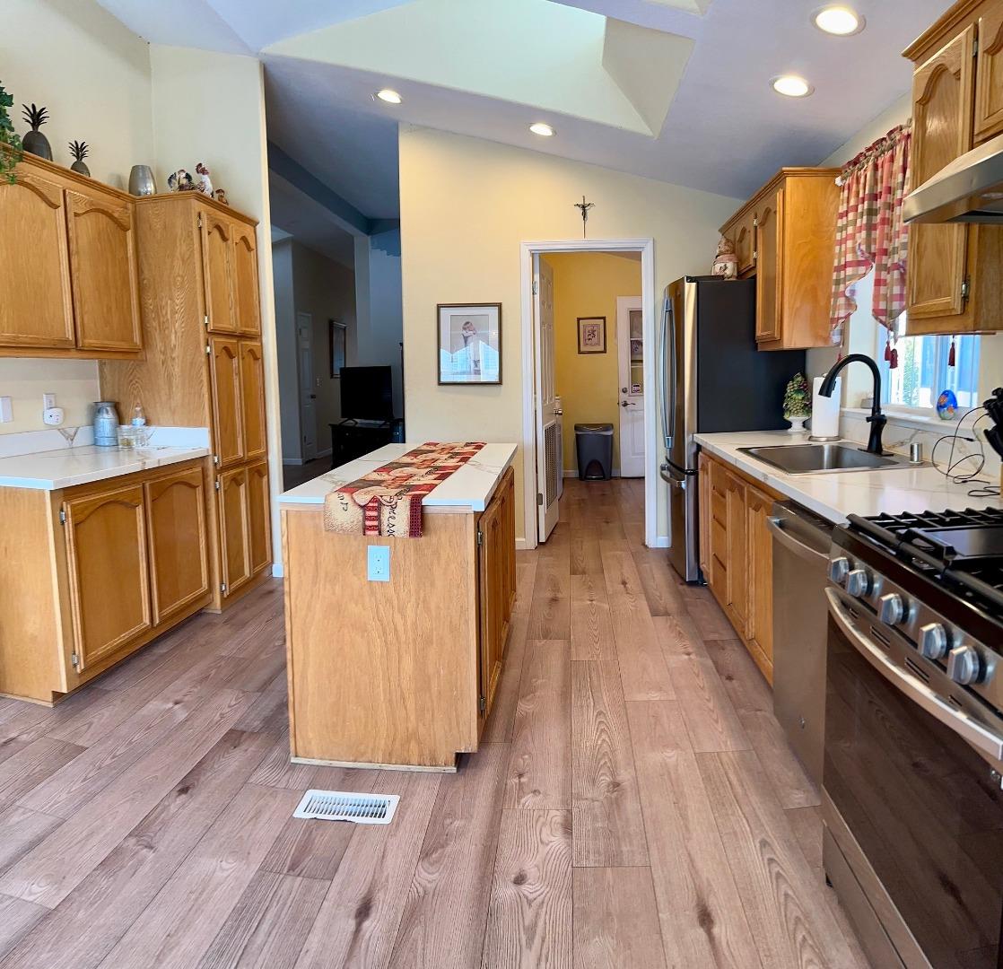 Detail Gallery Image 9 of 26 For 200 Ford Rd #180,  San Jose,  CA 95138 - 4 Beds | 2 Baths