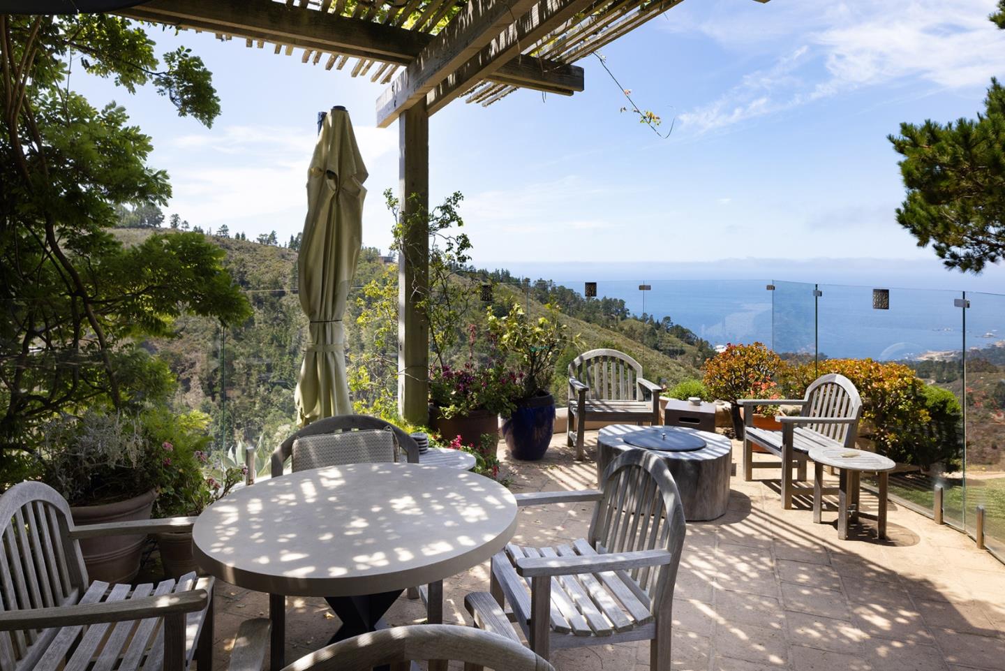 Detail Gallery Image 11 of 48 For 3200 Red Wolf Dr, Carmel,  CA 93923 - 5 Beds | 6/2 Baths
