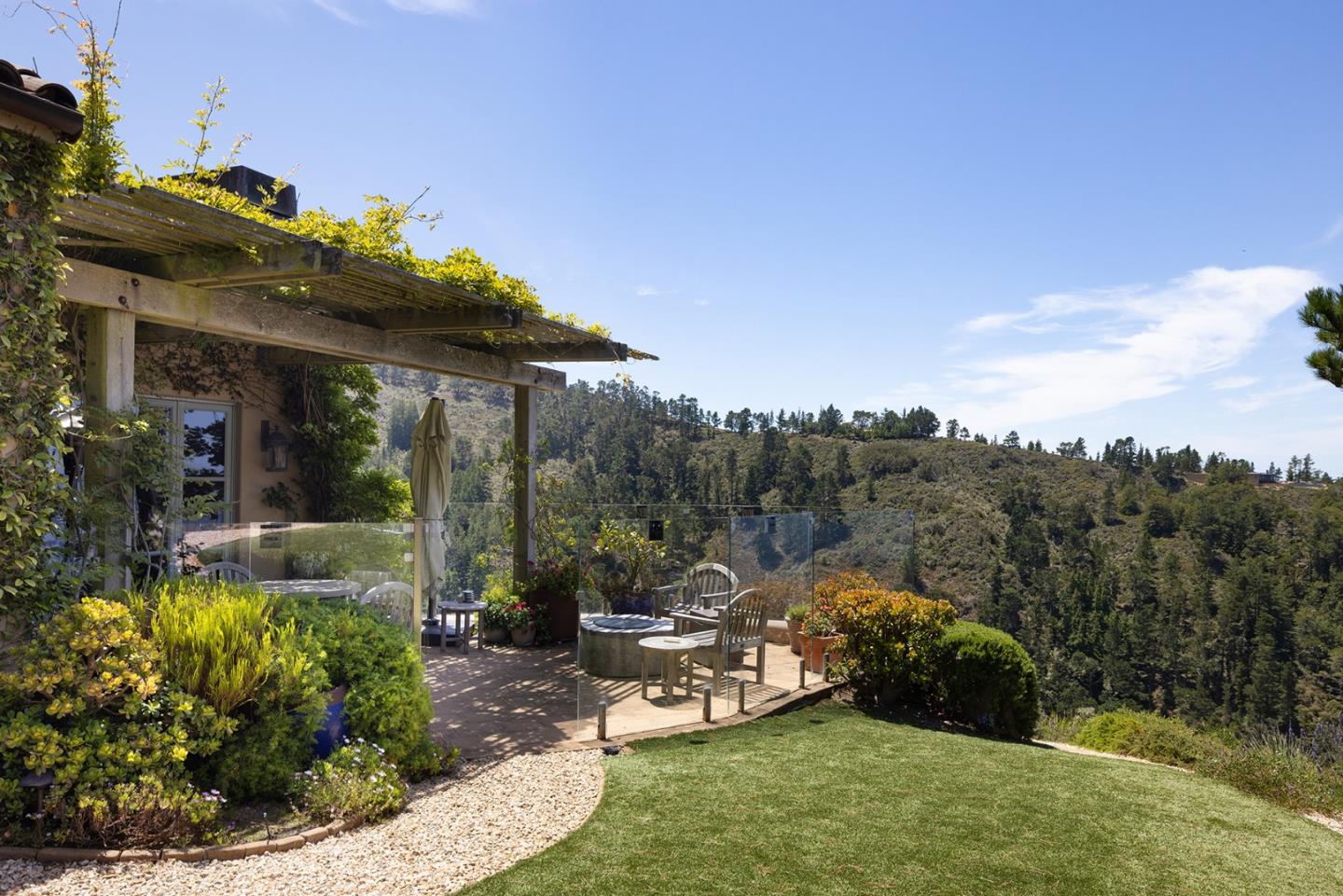 Detail Gallery Image 13 of 48 For 3200 Red Wolf Dr, Carmel,  CA 93923 - 5 Beds | 6/2 Baths