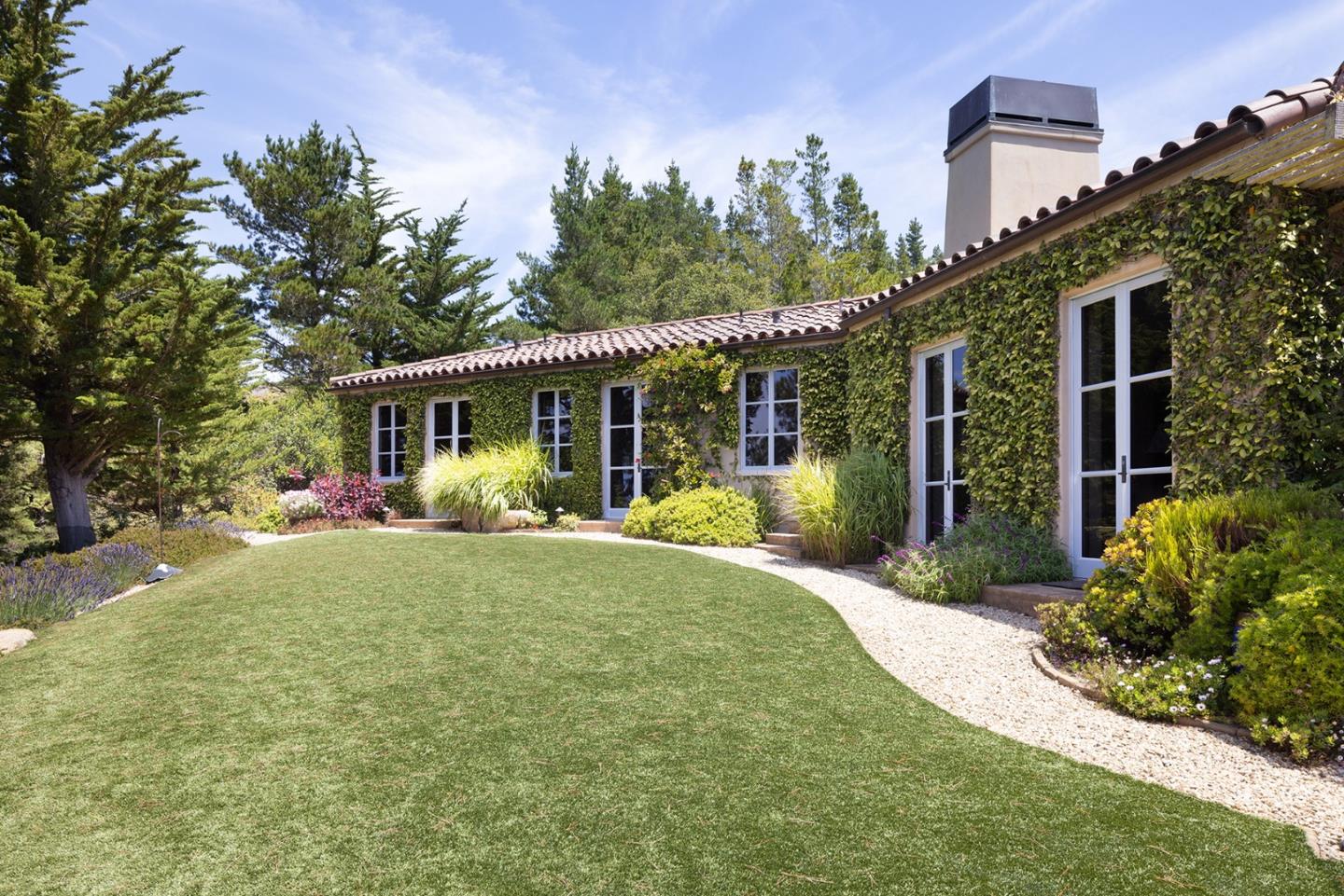 Detail Gallery Image 15 of 48 For 3200 Red Wolf Dr, Carmel,  CA 93923 - 5 Beds | 6/2 Baths