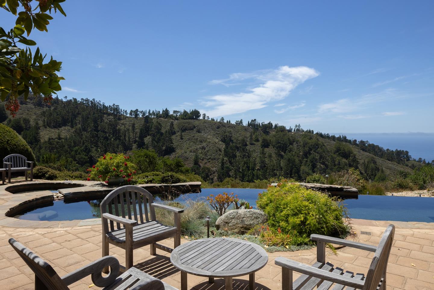 Detail Gallery Image 24 of 48 For 3200 Red Wolf Dr, Carmel,  CA 93923 - 5 Beds | 6/2 Baths