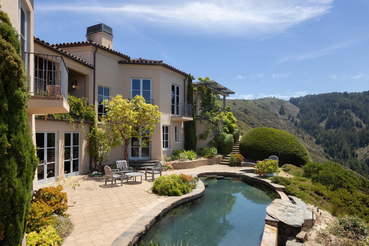 Detail Gallery Image 25 of 48 For 3200 Red Wolf Dr, Carmel,  CA 93923 - 5 Beds | 6/2 Baths