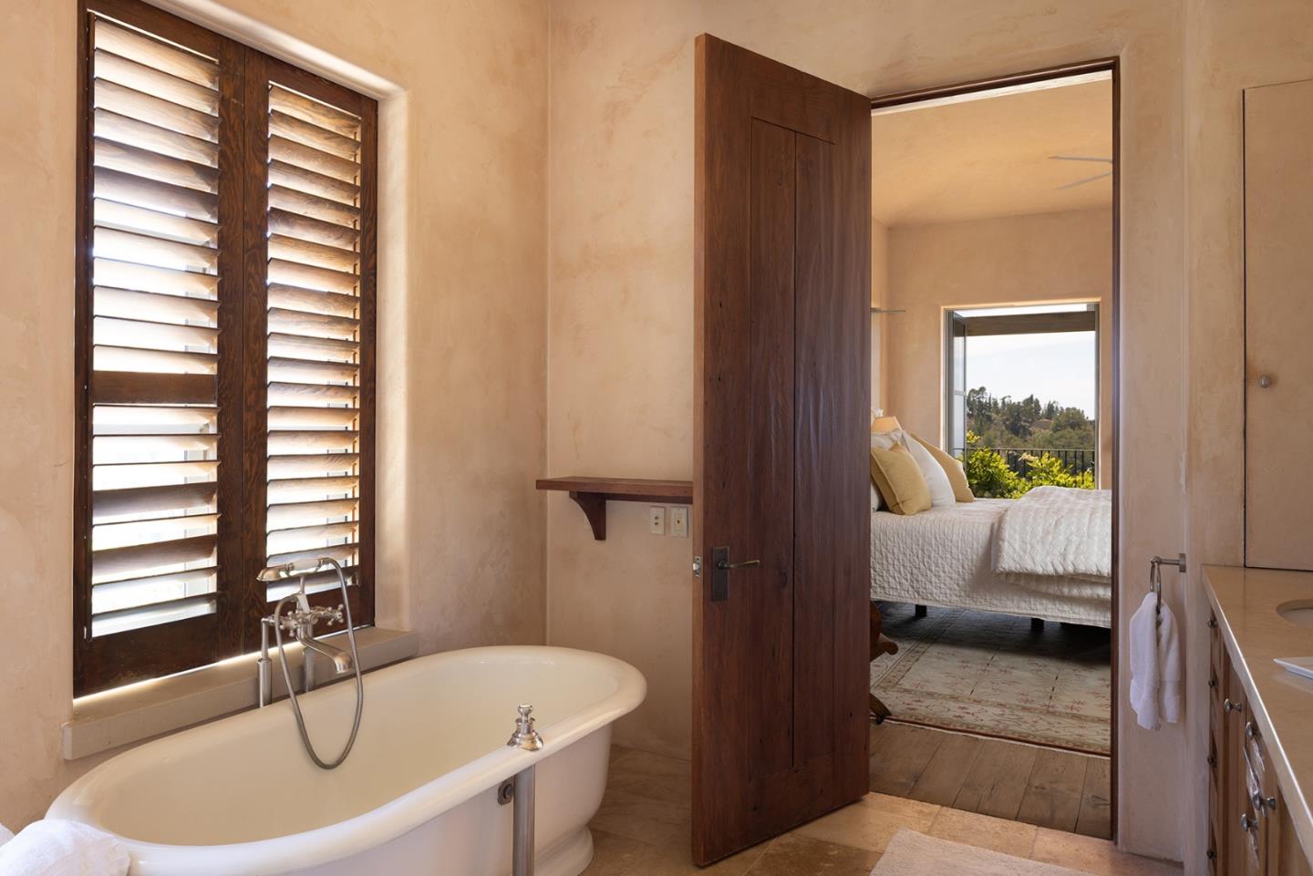 Detail Gallery Image 30 of 48 For 3200 Red Wolf Dr, Carmel,  CA 93923 - 5 Beds | 6/2 Baths
