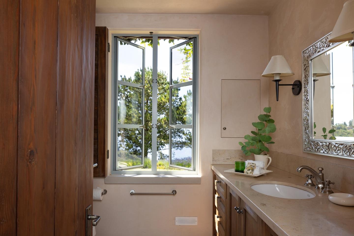 Detail Gallery Image 32 of 48 For 3200 Red Wolf Dr, Carmel,  CA 93923 - 5 Beds | 6/2 Baths
