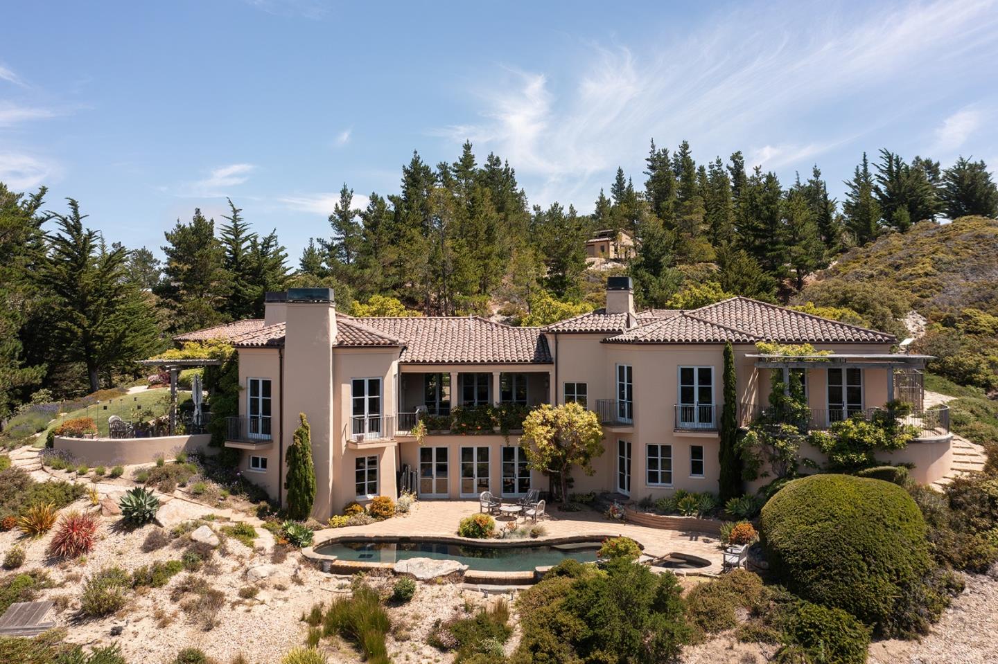 Detail Gallery Image 4 of 48 For 3200 Red Wolf Dr, Carmel,  CA 93923 - 5 Beds | 6/2 Baths